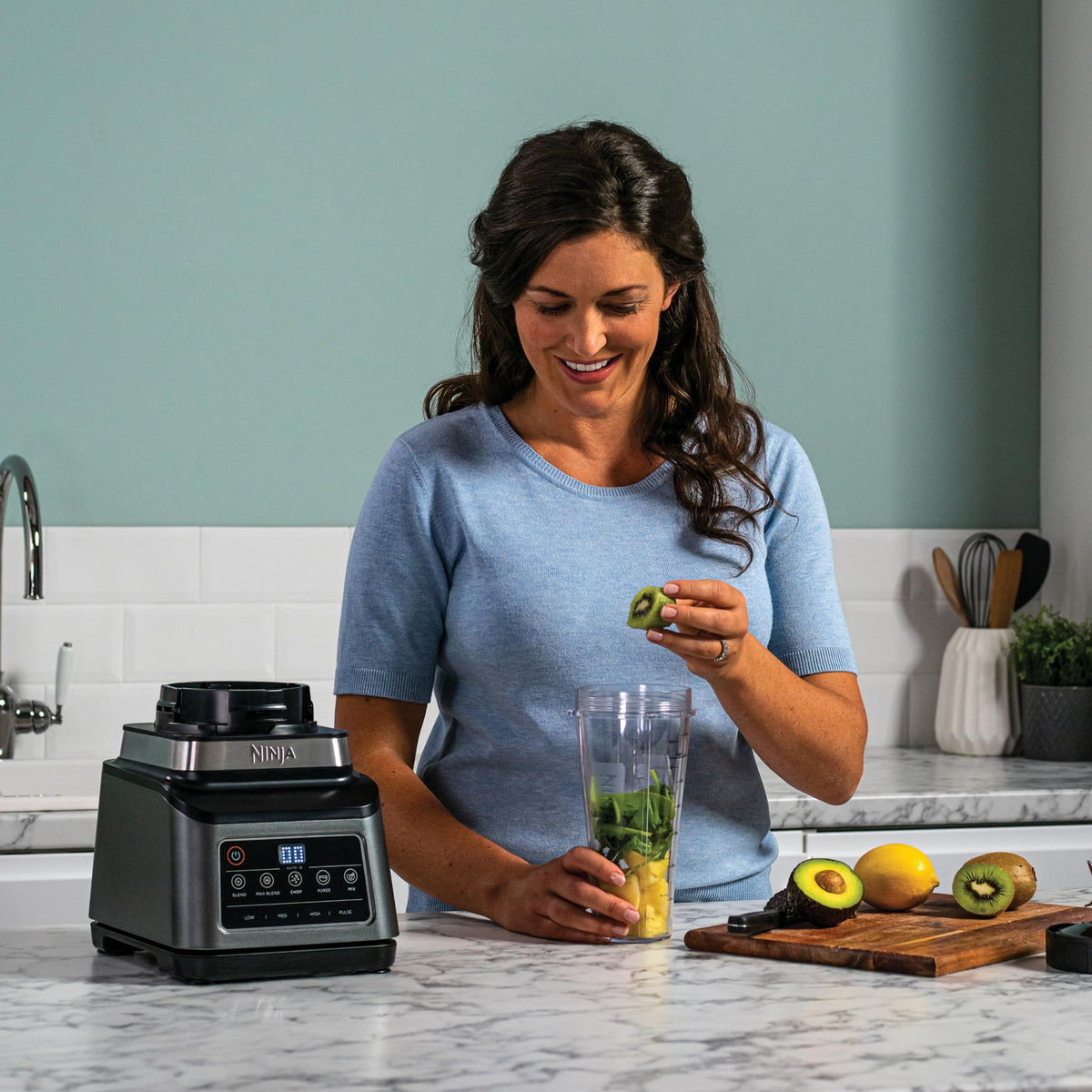 Ninja 3-in-1 Food Processor & Blender with 5 Automatic Programs: Blend, Max Blend, Chop, Mix, Puree, 1.8L Bowl, 2.1L Jug, 700ml Cup, 1200W, Dishwasher Safe Parts, Auto-iQ, Black BN800UK